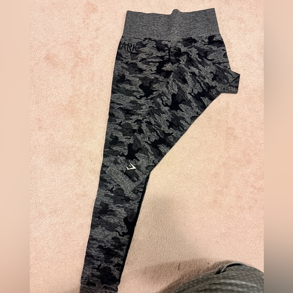 GymShark Camo Leggings - Gray/black